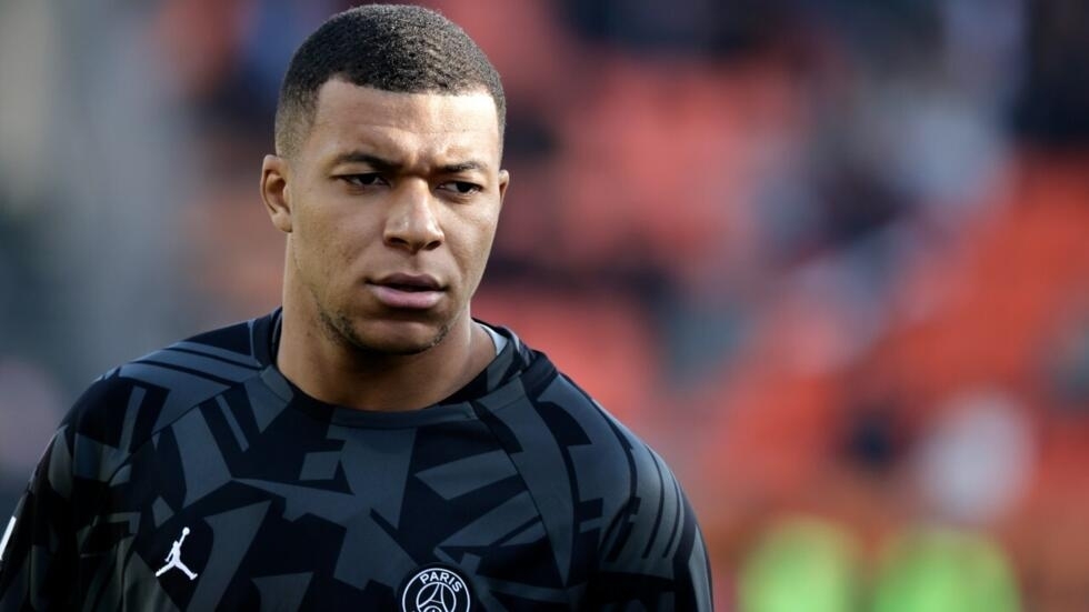 Kylian Mbappé "pas d'accord" avec le PSG sur l'utilisation de son image pour les réabonnements