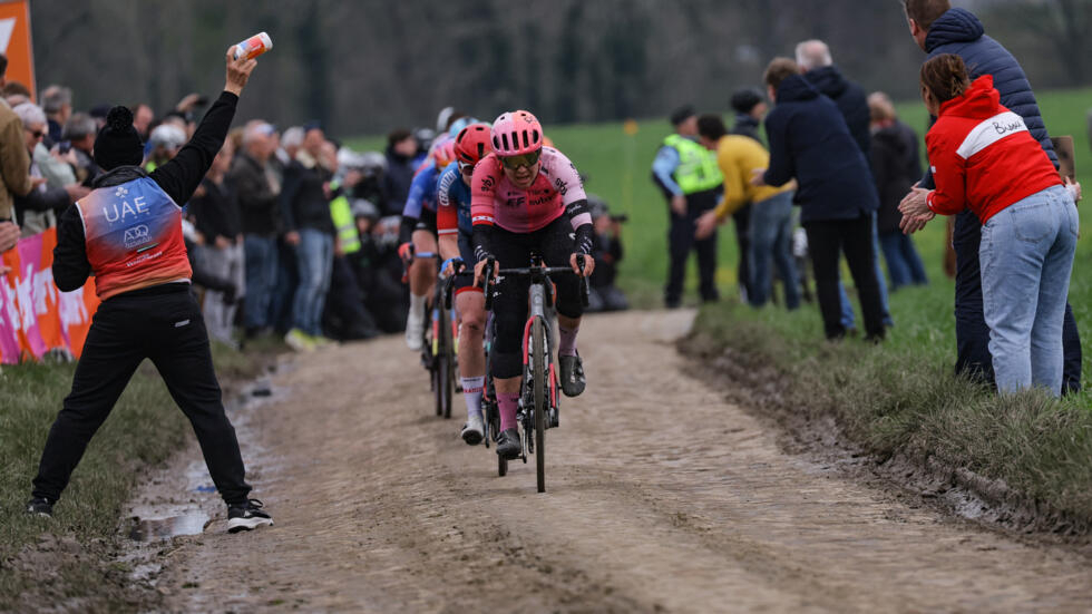 Cyclisme : le Paris-Roubaix femmes remporté par la Canadienne Alison Jackson