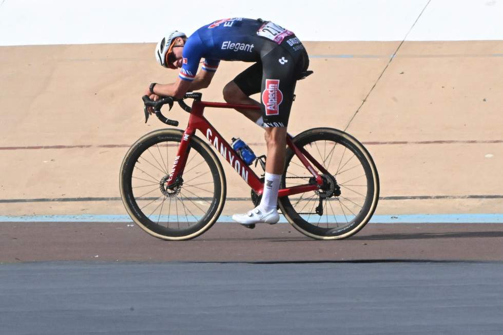 Cyclisme : le Néerlandais Mathieu van der Poel décroche son premier Paris-Roubaix