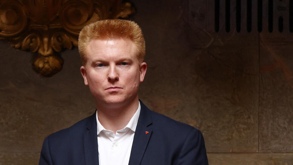 Adrien Quatennens réintégré dans le groupe LFI, "inacceptable" pour de nombreux alliés Nupes Adrien Quatennens réintégré dans le groupe LFI, "inacceptable" pour de nombreux alliés Nupes