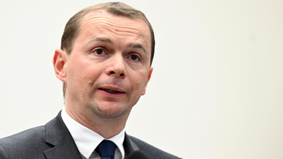 Réforme des retraites : l'exécutif nie toute "brutalité" après la promulgation expresse de la loi Réforme des retraites : l'exécutif nie toute "brutalité" après la promulgation expresse de la loi
