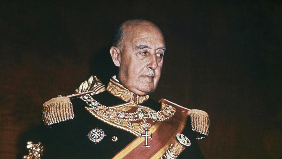Entre le Barça et le Real, une guerre des mémoires sur fond de franquisme Entre le Barça et le Real, une guerre des mémoires sur fond de franquisme
