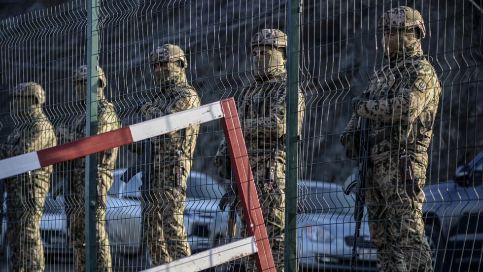 Conflit au Haut-Karabakh : un premier checkpoint installé par l'Azerbaïdjan sur un couloir vital