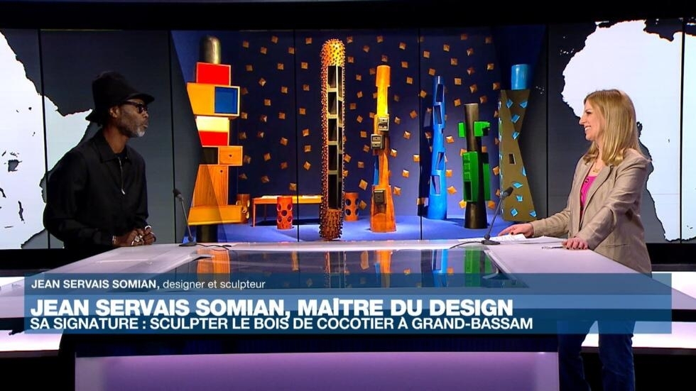 Jean Servais Somian, le designer qui sculpte à Grand-Bassam le bois de cocotier et les péniches Jean Servais Somian, le designer qui sculpte à Grand-Bassam le bois de cocotier et les péniches