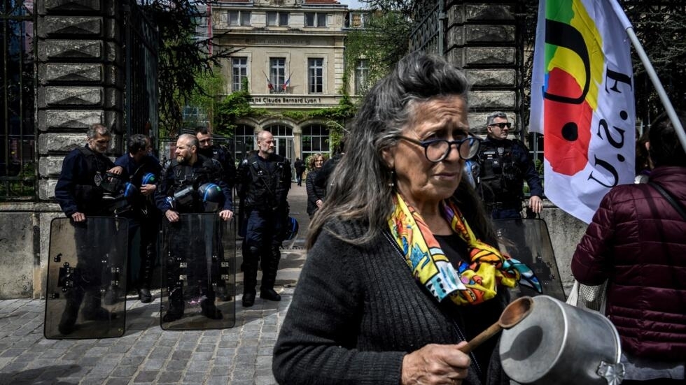 France : une visite du ministre de l'Éducation Pap Ndiaye fortement perturbée à Lyon