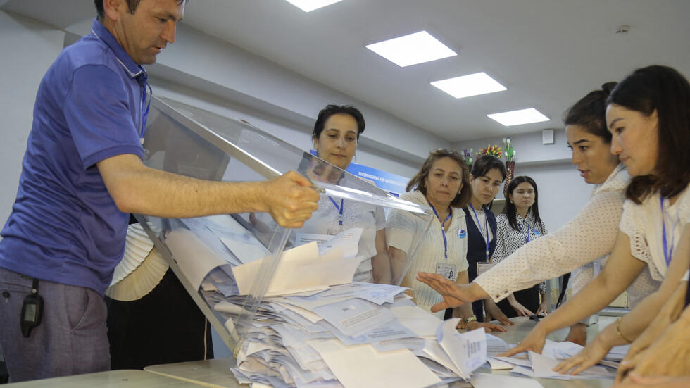 En Ouzbékistan, le référendum constitutionnel renforçant le président largement approuvé