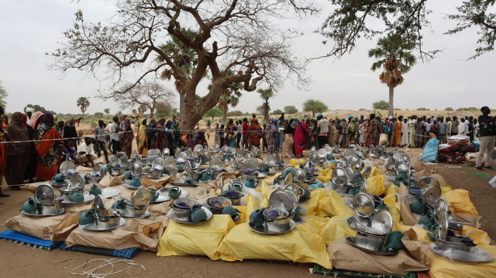 Plus de 330 000 personnes déplacées au Soudan, "accord de principe" pour une semaine de trêve Plus de 330 000 personnes déplacées au Soudan, "accord de principe" pour une semaine de trêve