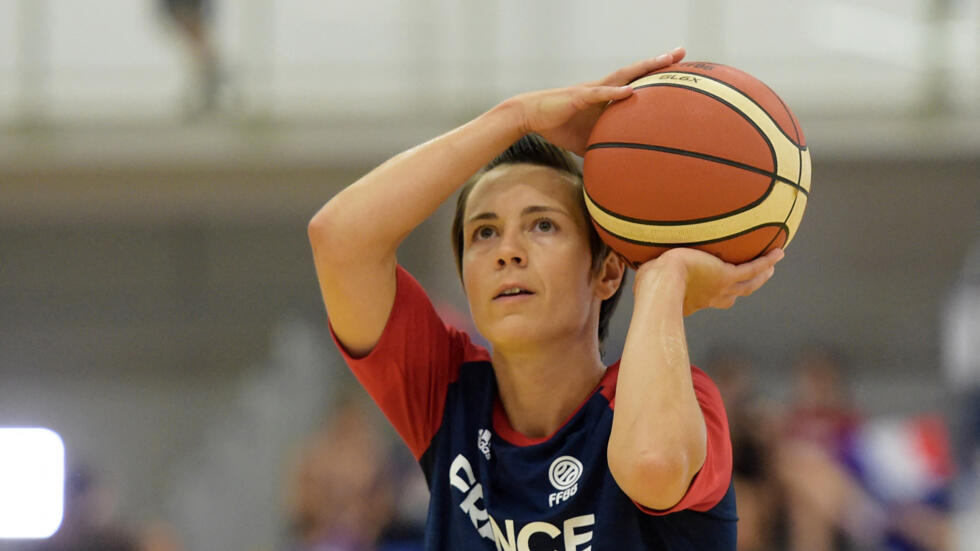 Basket : l'ancienne capitaine des Bleues Céline Dumerc annonce sa retraite