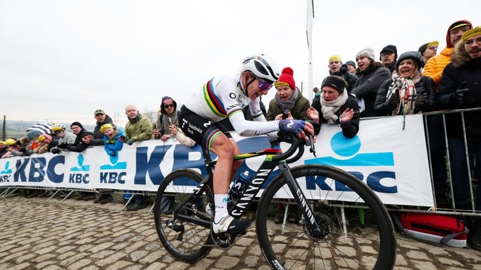 Pour neuf secondes, la Néerlandaise Annemiek van Vleuten s'adjuge un troisième Tour d'Espagne