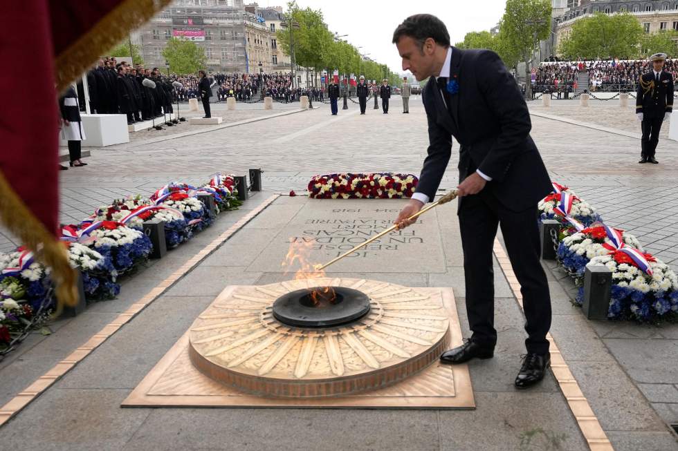 Commémorations du 8-Mai : la République est "nécessaire, vitale et juste", déclare Emmanuel Macron