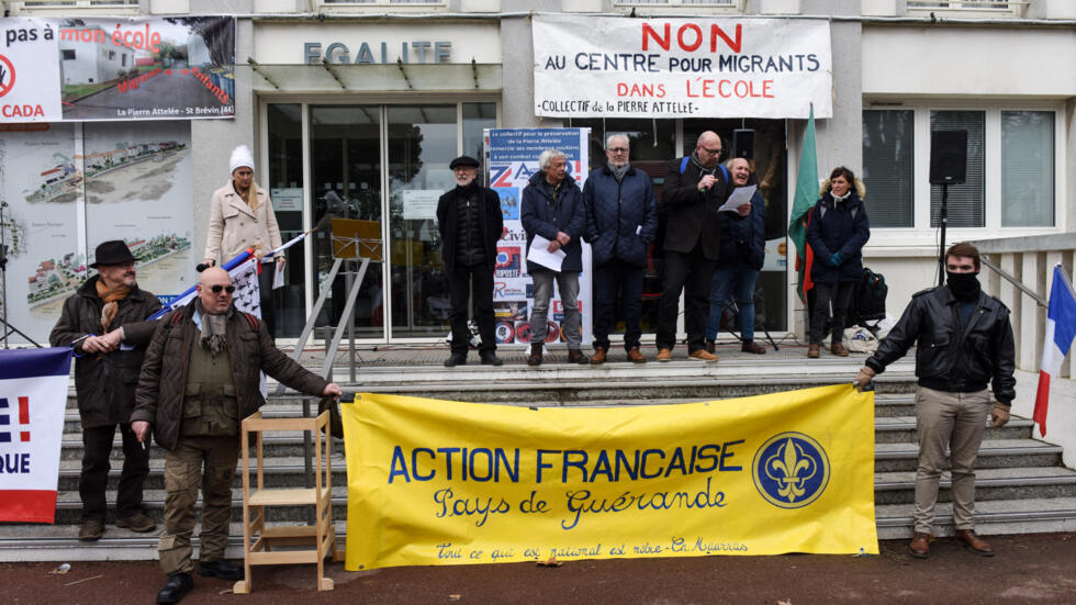 Centre de réfugiés : après l'incendie de son domicile, le maire de Saint-Brevin démissionne