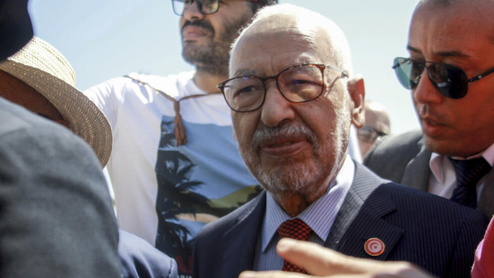 En Tunisie, le chef d'Ennahda Rached Ghannouchi condamné à un an de prison En Tunisie, le chef d'Ennahda Rached Ghannouchi condamné à un an de prison
