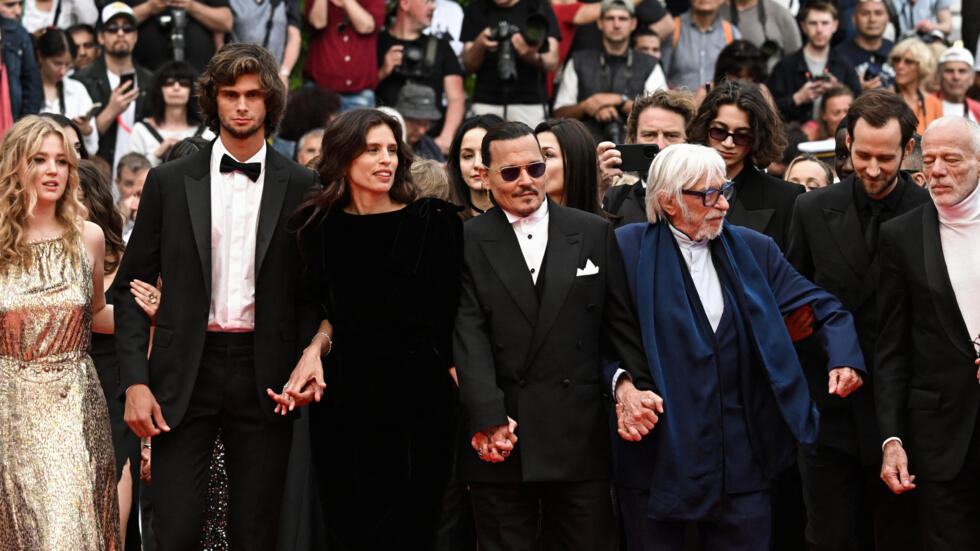 Scandale au palais : le Festival de Cannes déroule le tapis rouge pour le roi Johnny Depp Scandale au palais : le Festival de Cannes déroule le tapis rouge pour le roi Johnny Depp