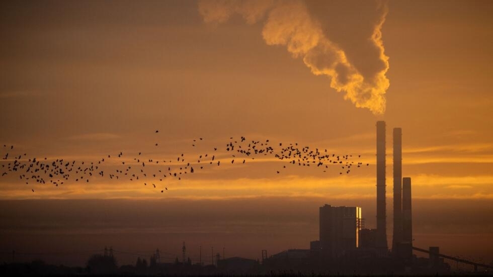 Climat : l'exécutif cible voitures, usines et chaudières pour réduire les émissions d'ici 2030 Climat : l'exécutif cible voitures, usines et chaudières pour réduire les émissions d'ici 2030