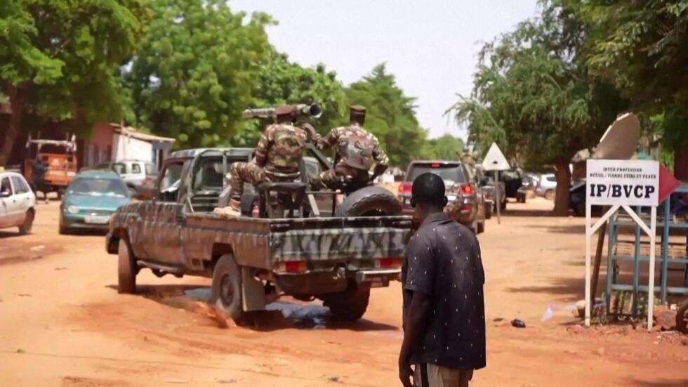 Le Mali, le Burkina Faso et la Guinée affichent leur soutien aux putschistes nigériens Le Mali, le Burkina Faso et la Guinée affichent leur soutien aux putschistes nigériens