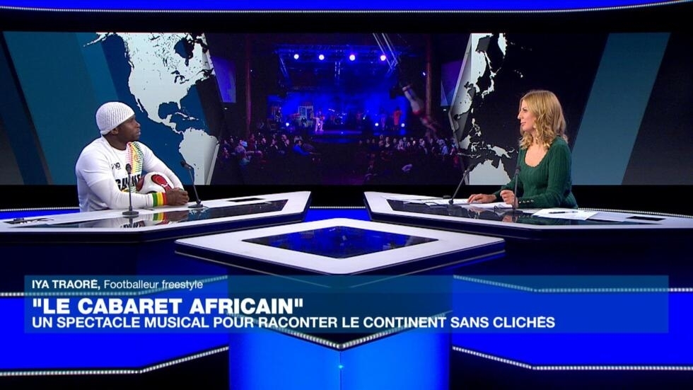 Le footballeur freestyle Iya Traoré drible sur la scène du "Cabaret africain"