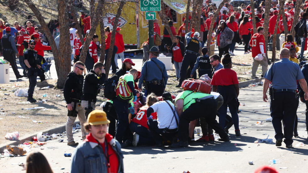États-Unis : des tirs endeuillent la parade du Superbowl à Kansas City États-Unis : des tirs endeuillent la parade du Superbowl à Kansas City