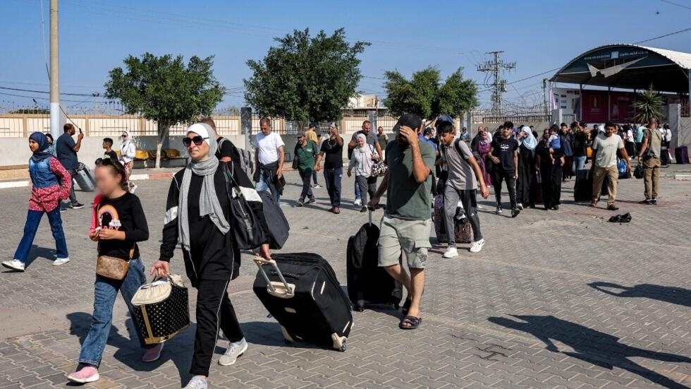 Guerre Israël-Hamas : premières évacuations depuis Gaza, nouvelle frappe sur un camp de réfugiés