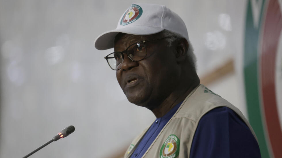 Sierra Leone : l'ex-président Koroma inculpé pour son rôle présumé dans une "tentative" de pustch