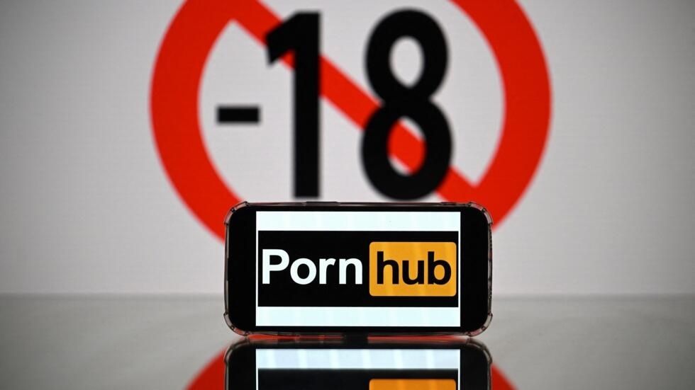 Blocage de l’accès des mineurs aux contenus porno : un casse-tête mondial