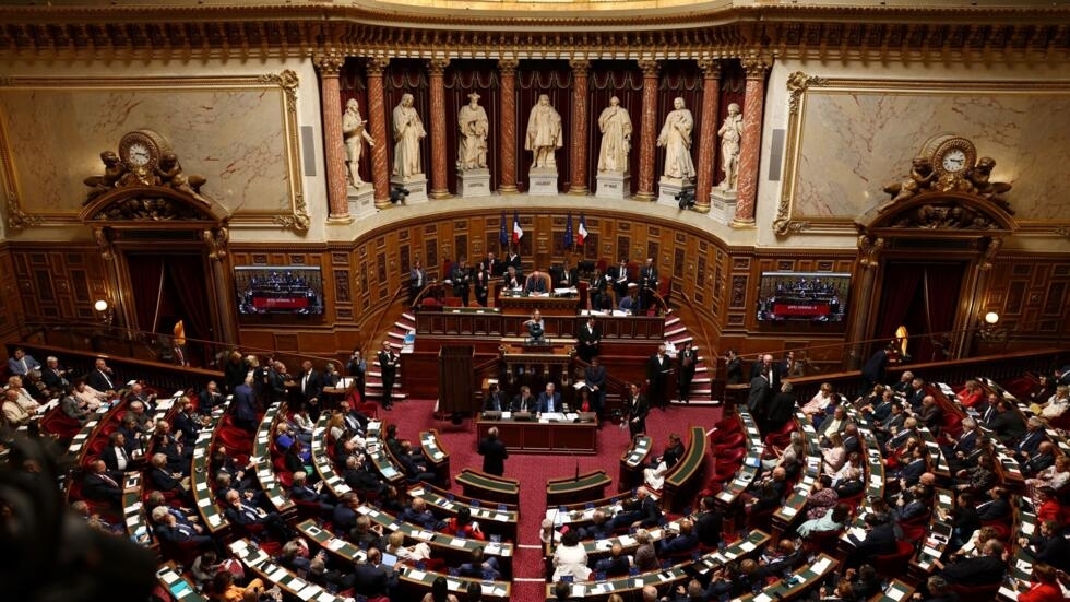 Le projet de loi immigration débattu au Sénat et déjà contesté