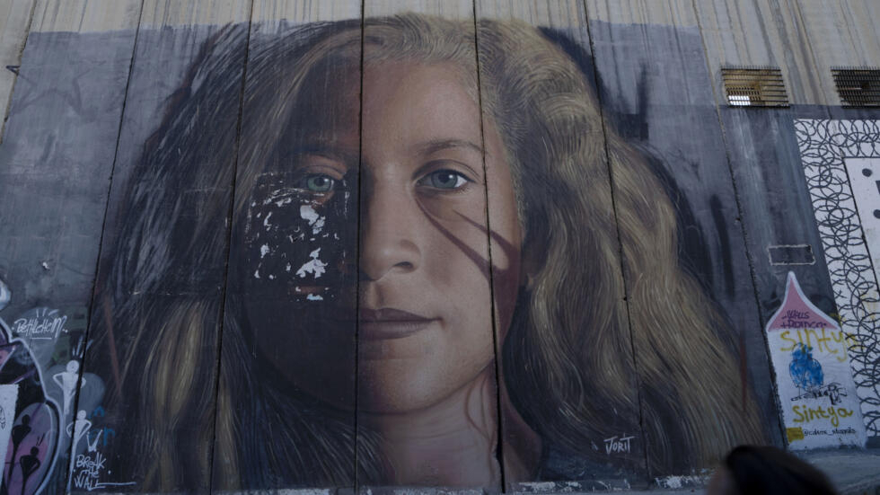 Qui est Ahed Tamimi, la jeune Palestinienne arrêtée par l'armée israélienne en Cisjordanie occupée ?