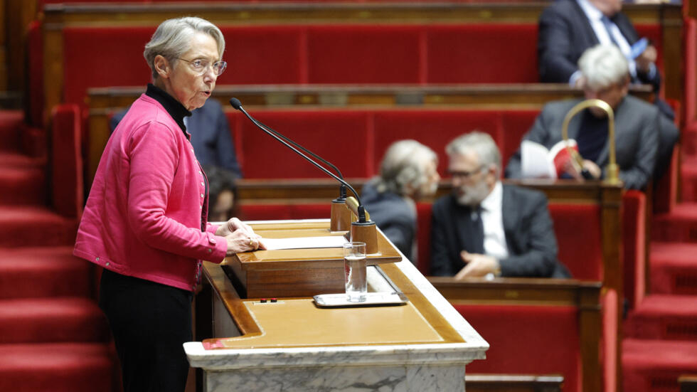 Budget 2024 : Élisabeth Borne recourt à nouveau au 49.3, cette fois sur les dépenses Budget 2024 : Élisabeth Borne recourt à nouveau au 49.3, cette fois sur les dépenses