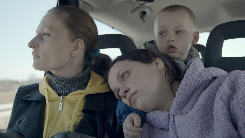"Pierre, feuille, pistolet" : l’épopée d’un cinéaste polonais à la rescousse des réfugiés ukrainiens "Pierre, feuille, pistolet" : l’épopée d’un cinéaste polonais à la rescousse des réfugiés ukrainiens