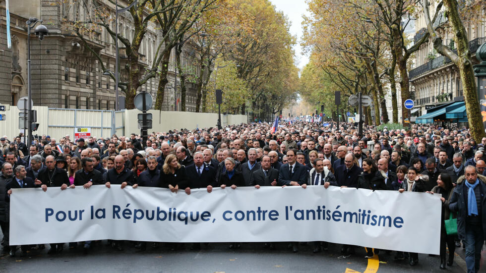 En images : récit d'une journée de mobilisation contre l'antisémitisme