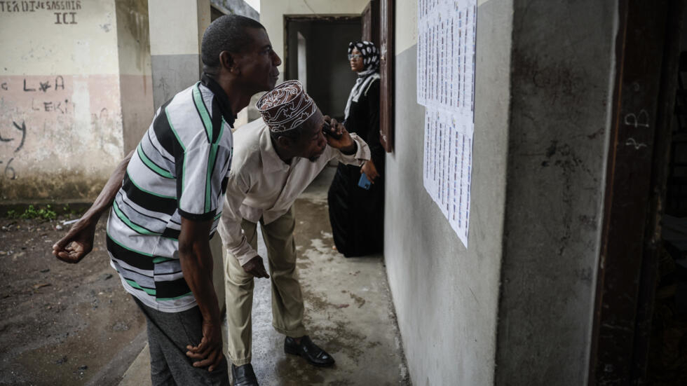 Les Comoriens se rendent aux urnes pour choisir leur président