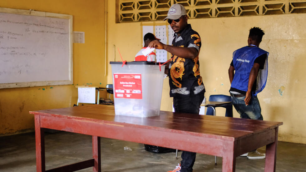 Présidentielle au Liberia : le décompte des voix du second tour a commencé