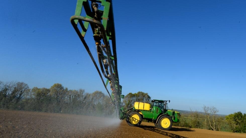 La Commission européenne renouvelle l'autorisation du glyphosate pour dix ans