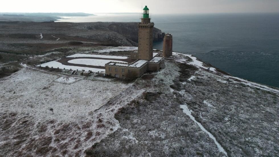 Des pluies verglaçantes et de la neige sur le nord de la France, la circulation restreinte Des pluies verglaçantes et de la neige sur le nord de la France, la circulation restreinte