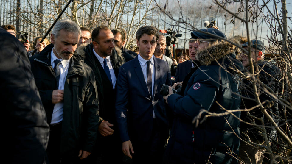 Gabriel Attal et Jordan Bardella courtisent les agriculteurs français en colère