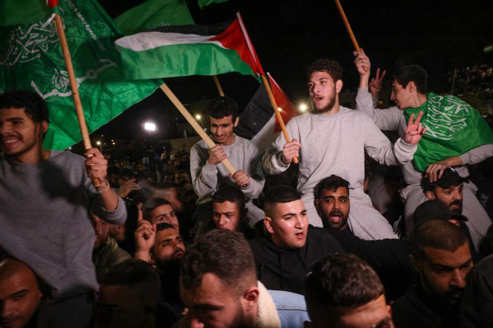 Cisjordanie : liesse et feux d'artifices autour des prisonniers palestiniens libérés