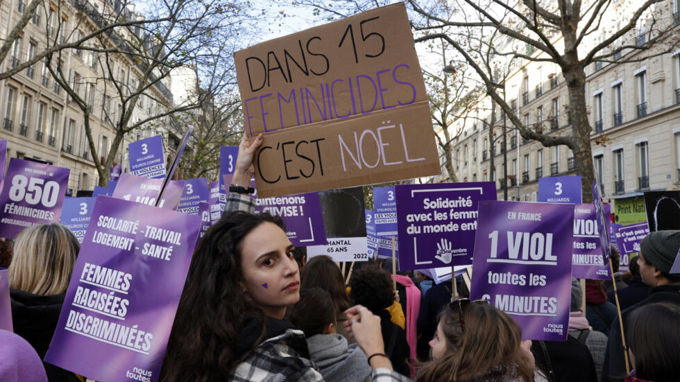 Violences faites aux femmes : en France, des manifestations pour réclamer plus de moyens Violences faites aux femmes : en France, des manifestations pour réclamer plus de moyens