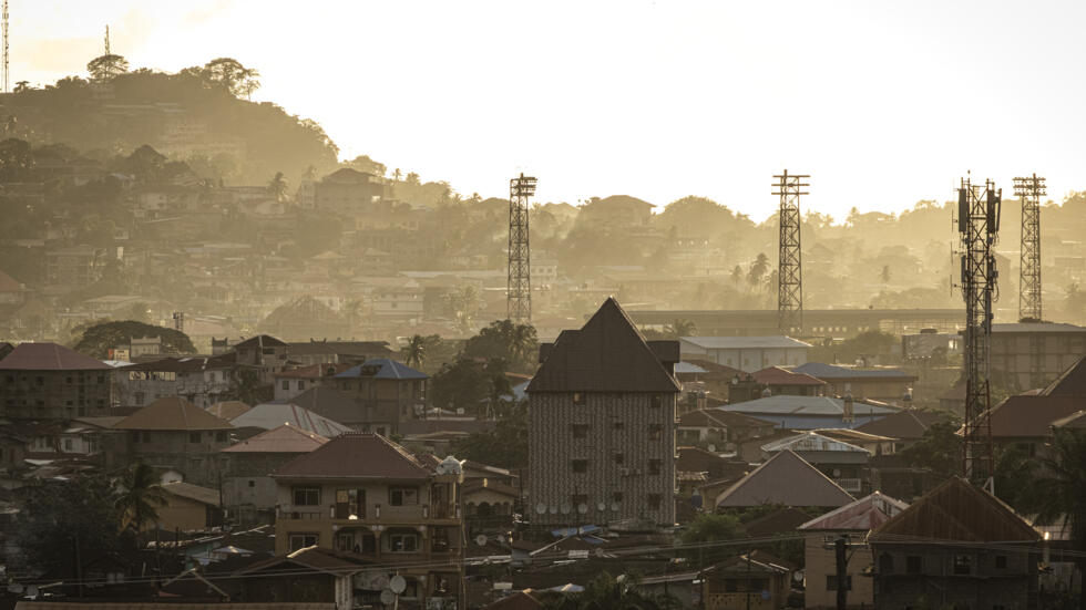 Sierra Leone : le gouvernement dit contrôler la situation après une journée de heurts à Freetown