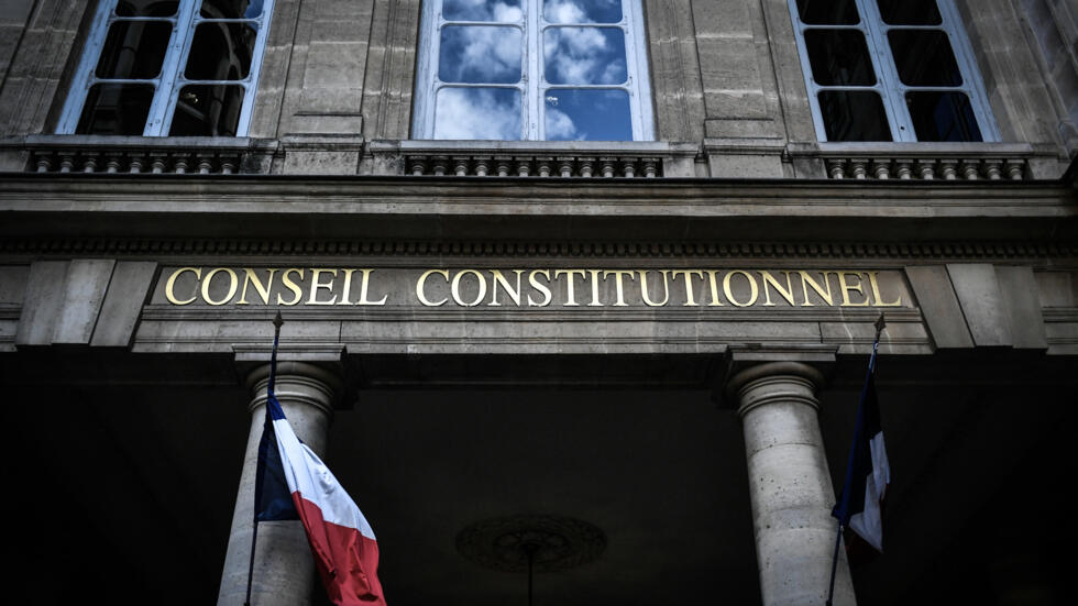 Largement censurée, la loi immigration promulguée "dans les heures qui viennent"