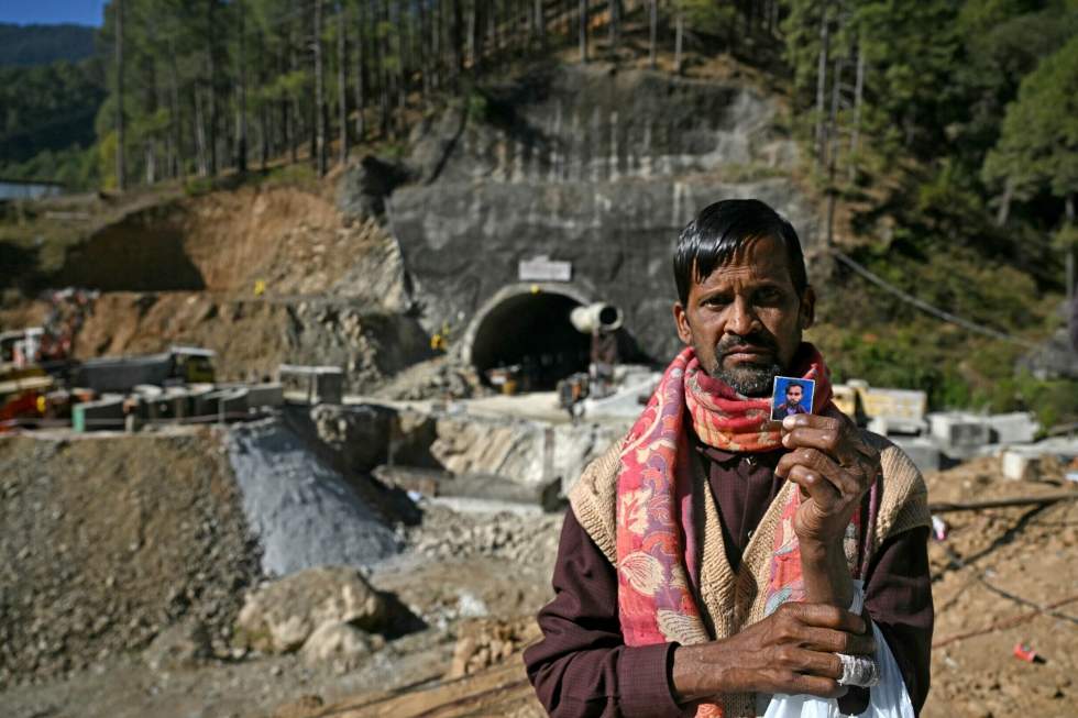 En images : les sauveteurs parviennent à sortir les 41 ouvriers du tunnel effondré en Inde En images : les sauveteurs parviennent à sortir les 41 ouvriers du tunnel effondré en Inde