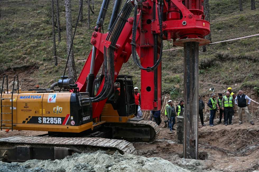 En images : les sauveteurs parviennent à sortir les 41 ouvriers du tunnel effondré en Inde En images : les sauveteurs parviennent à sortir les 41 ouvriers du tunnel effondré en Inde