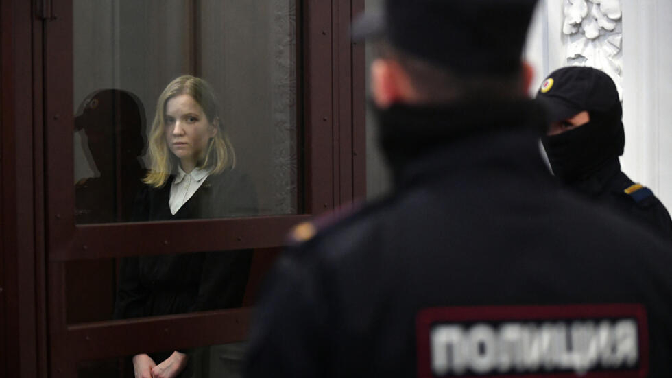 En Russie, une femme condamnée à 27 ans de prison pour le meurtre d'un blogueur pro-Kremlin