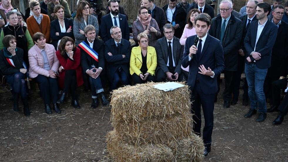 Gabriel Attal promet un "sursaut" pour l'agriculture et revient sur la hausse du gazole non routier