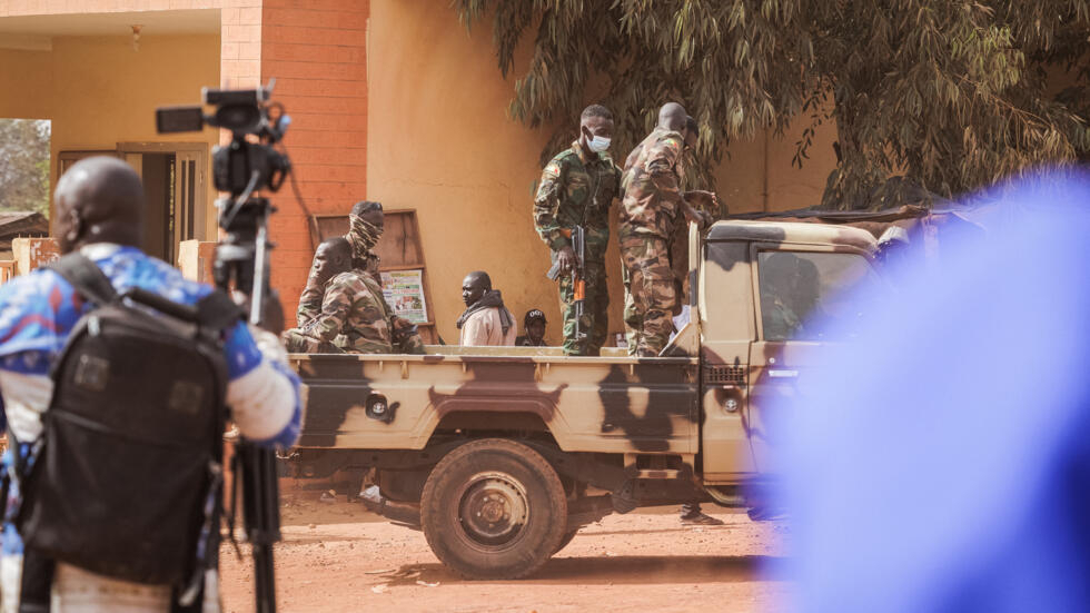 Terrorisme : le Mali ouvre une enquête sur des chefs d'Al-Qaïda et des séparatistes touareg Terrorisme : le Mali ouvre une enquête sur des chefs d'Al-Qaïda et des séparatistes touareg