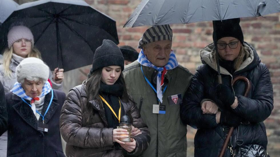 Holocauste : des survivants commémorent l'anniversaire de la libération du camp d’Auschwitz-Birkenau Holocauste : des survivants commémorent l'anniversaire de la libération du camp d’Auschwitz-Birkenau