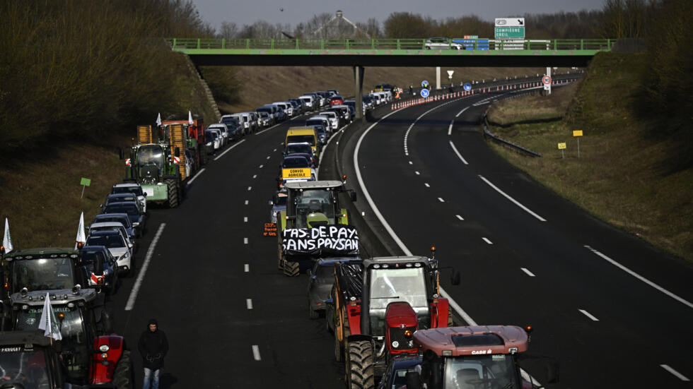 Crise agricole : face à la menace d'un "siège" de Paris, l'Intérieur promet un "dispositif défensif"