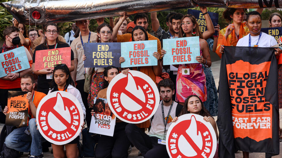 "Sortir ou réduire" ? À la COP28, un combat des mots pour briser le tabou des énergies fossiles