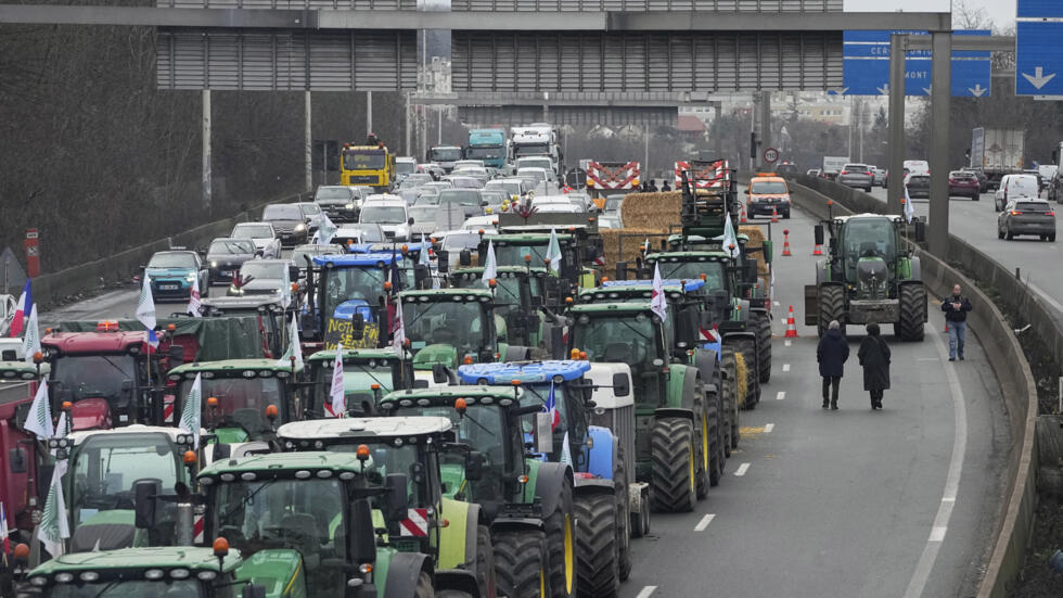 Les syndicats agricoles appellent à lever les blocages, mais restent vigilants