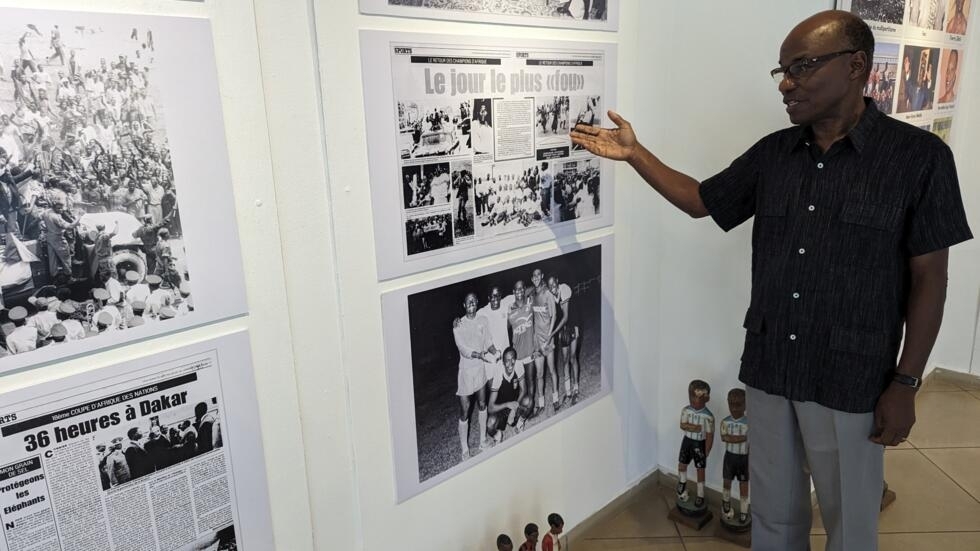 "La politique s'est toujours mêlée du foot" : à Abidjan, l'histoire du football ivoirien à l'honneur