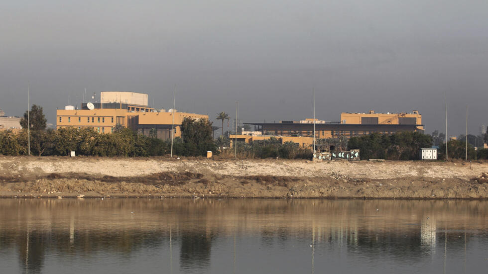En Irak, des roquettes ciblent l'ambassade américaine dans la Zone verte de Bagdad En Irak, des roquettes ciblent l'ambassade américaine dans la Zone verte de Bagdad