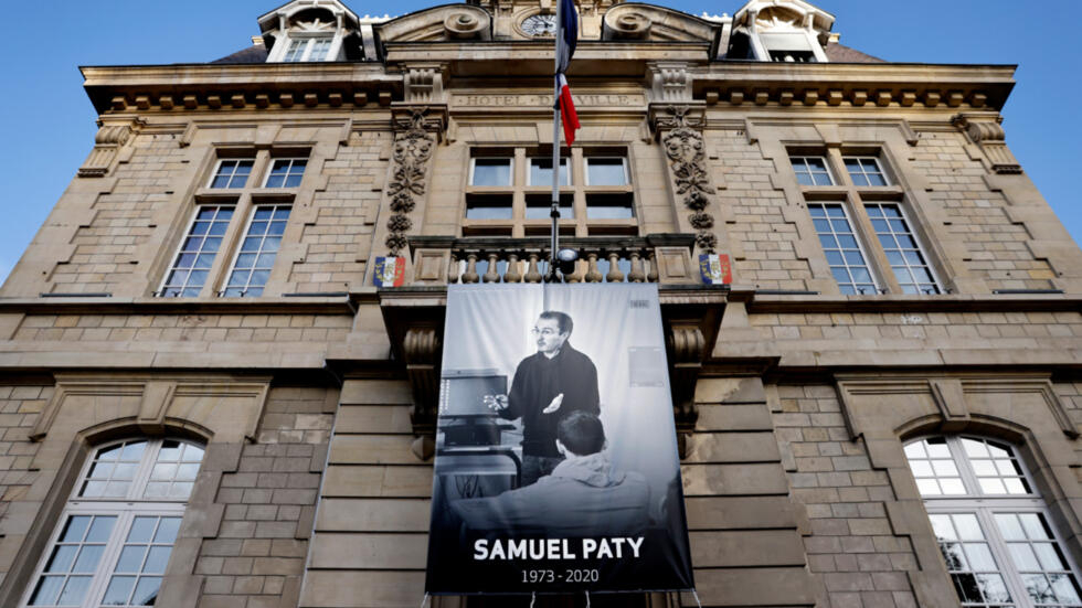 Assassinat de Samuel Paty : prison avec sursis et peine de prison aménageable pour les six collégiens Assassinat de Samuel Paty : prison avec sursis et peine de prison aménageable pour les six collégiens